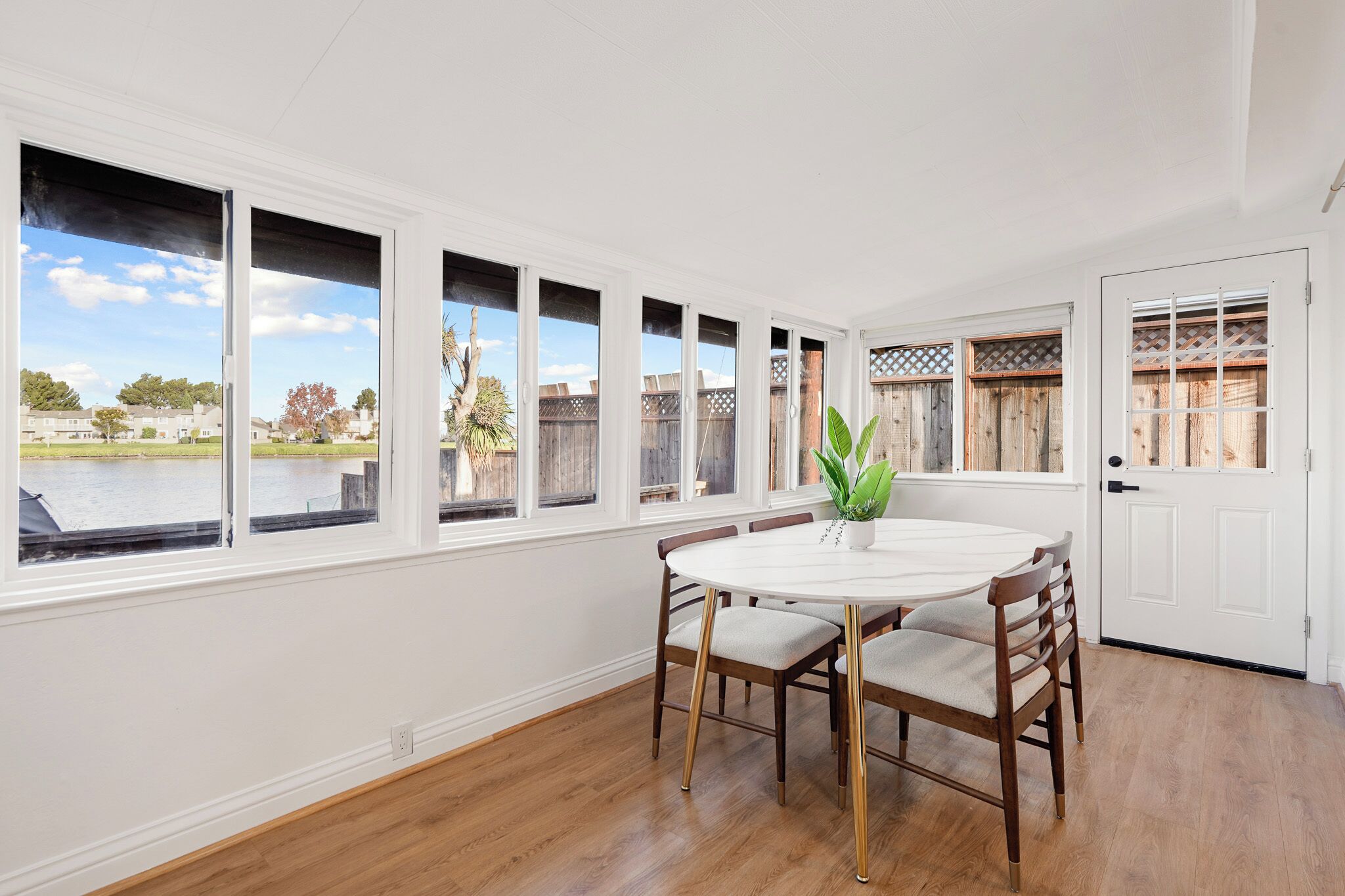 House, 2 Bedrooms, Patio, Lake View | Dining