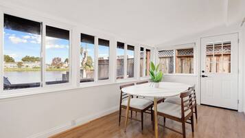 House, 2 Bedrooms, Patio, Lake View | Dining
