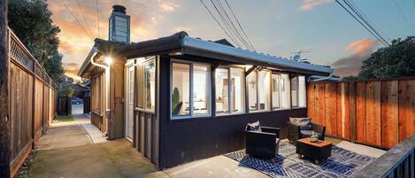 Talo, 2 makuuhuonetta, patio, järvinäköala | Ulkopuoli