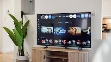 House, 2 Bedrooms, Patio, Lake View | Interior