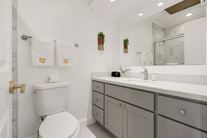 Rumah, 2 kamar tidur, patio, pemandangan danau | Kamar mandi