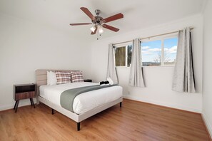 House, 2 Bedrooms, Patio, Lake View | Free WiFi - LakeFront Lavender House (San Mateo)