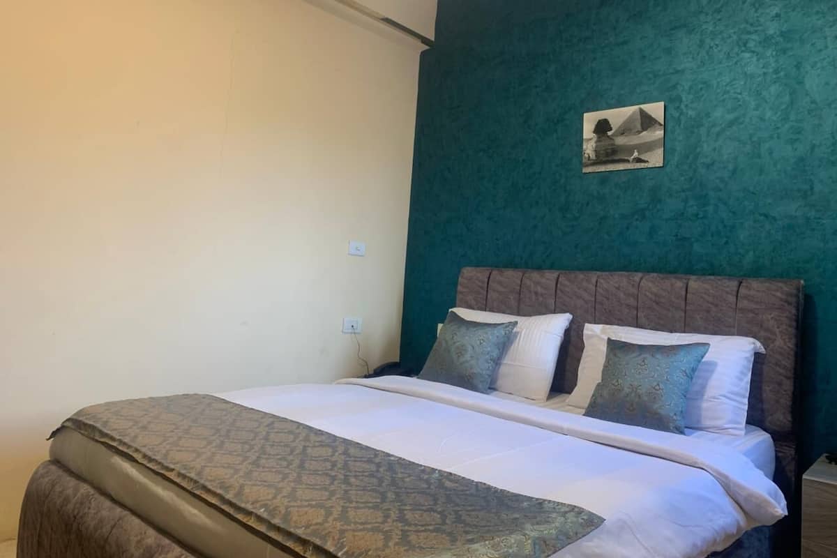 Standard Double Room, City View | Egyptian cotton sheets, premium bedding, minibar, soundproofing