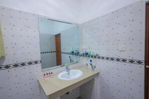 Bathroom - Ayana Beach Garden (Negombo)