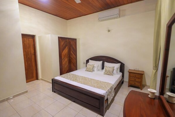 Blackout drapes, iron/ironing board, free WiFi - Ayana Beach Garden (Negombo)