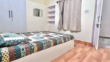 1 bedroom, WiFi, bed sheets