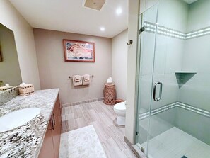 Shower, hair dryer, towels, soap - Luxury Kaanapali 2 BR Ocean View on Royal Golf Course Pool & Pickleball (Lahaina)