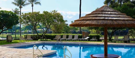 Piscina a l'aire lliure i piscina climatitzada