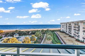 Property grounds - Oceanfront Luxury 2BR Litchfield Beach Escape (Pawleys Island)