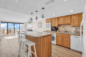 Fridge, microwave, oven, stovetop - Beach Lover's Retreat 3BR North Myrtle Beach Gem (North Myrtle Beach)