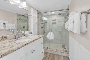 Shower, hair dryer, towels - Beach Lover's Retreat 3BR North Myrtle Beach Gem (North Myrtle Beach)