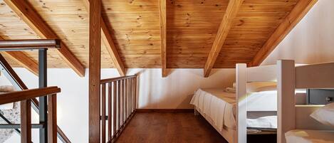 House, 2 Bedrooms, Private Pool, Mountain View