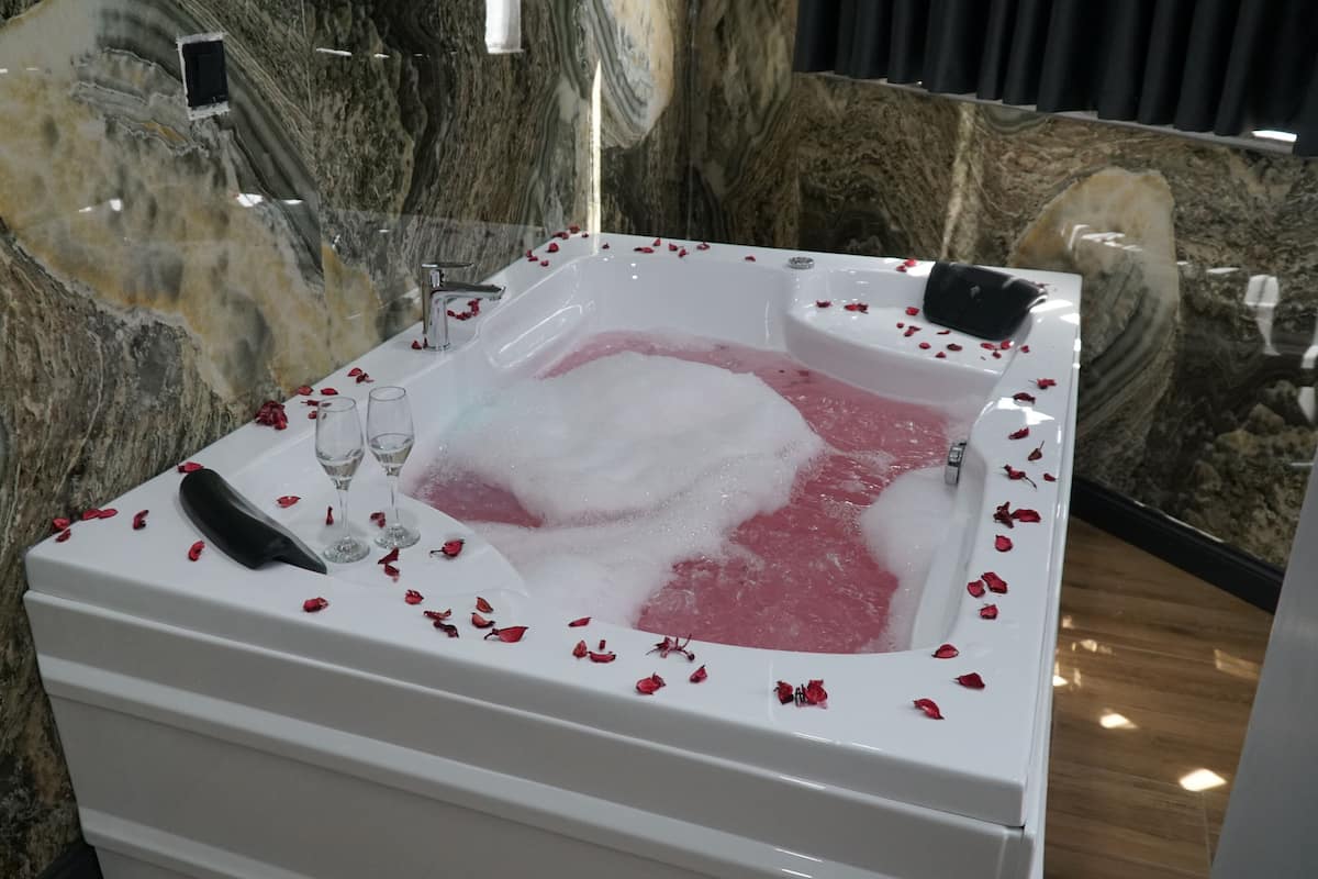 Comfort Suite, City View | Frette Italian sheets, premium bedding, down comforters