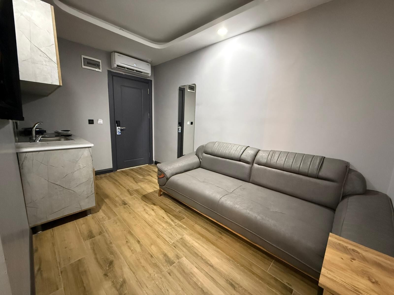 Habitación familiar, vistas a la ciudad | Zona de estar | Smart TV de 111 cm con canales digitales, además de Netflix, Hulu