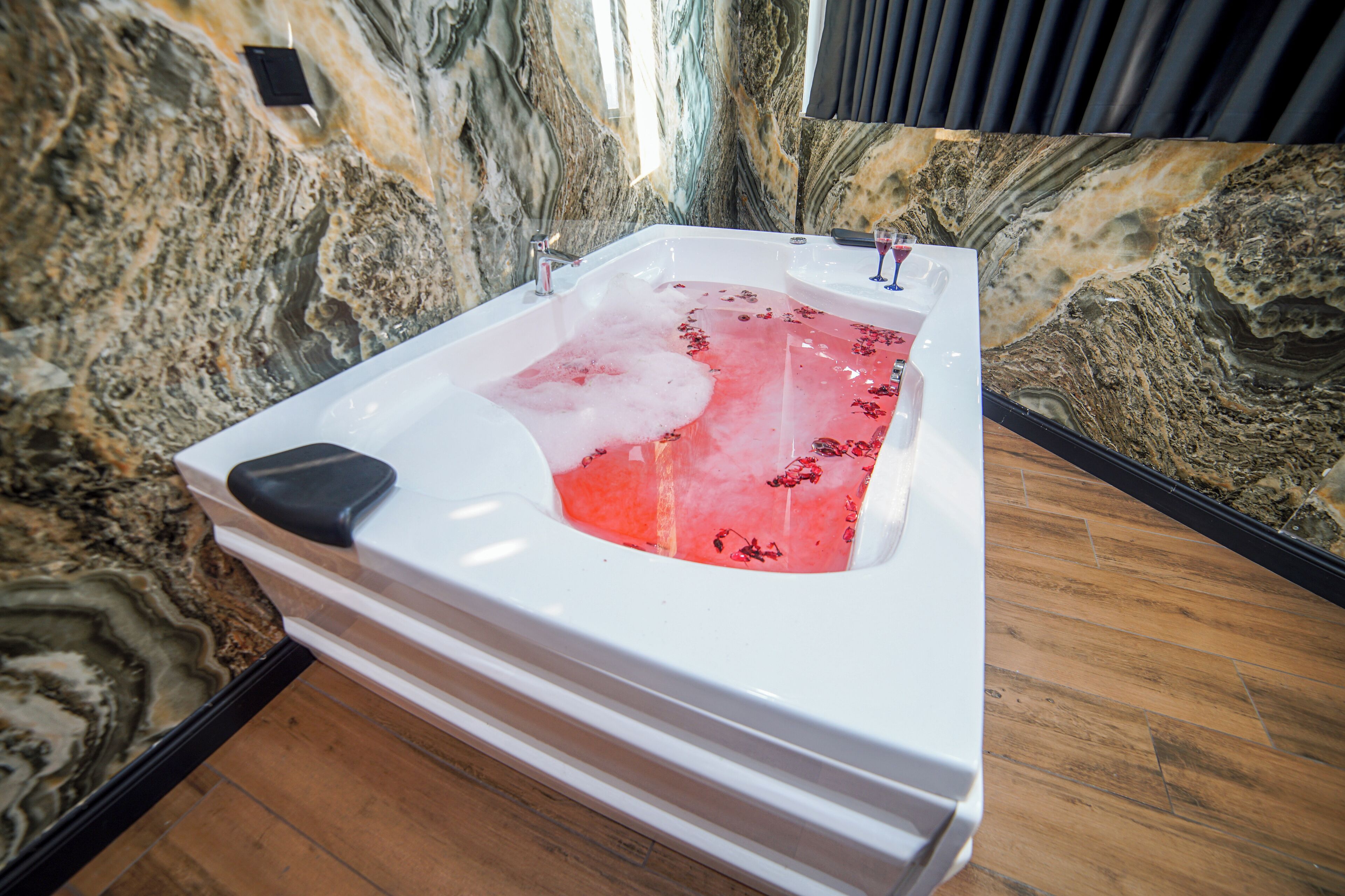 ملاءات إيطالية من طراز فريتي وأغطية فراش متميزة وألحفة محشوة بالريش