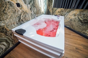 Frette Italian sheets, premium bedding, down duvets, Select Comfort beds - Dual Hotel (Istanbul)