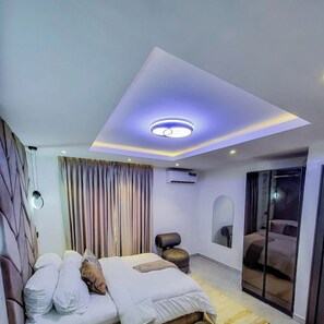Appartement Familial, balcon, vue ville | Bureau, espace de travail pour ordinateur portable, rideaux occultants