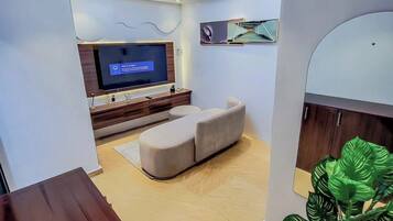 Family Apartment, Balcony, City View | Ruang tamu