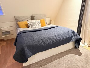 Fer et planche à repasser, accès Internet, draps fournis