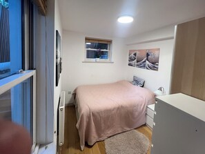 Comfort Apart Daire, Veranda, Şehir Manzaralı | Çarşaf takımı 