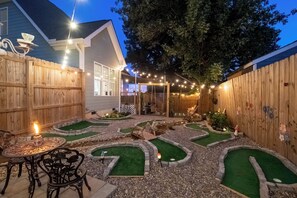 Outdoor dining - The Enchanted Green - 3 Kings 1 Queen Home in Downtown Wake Forest! (Wake Forest)