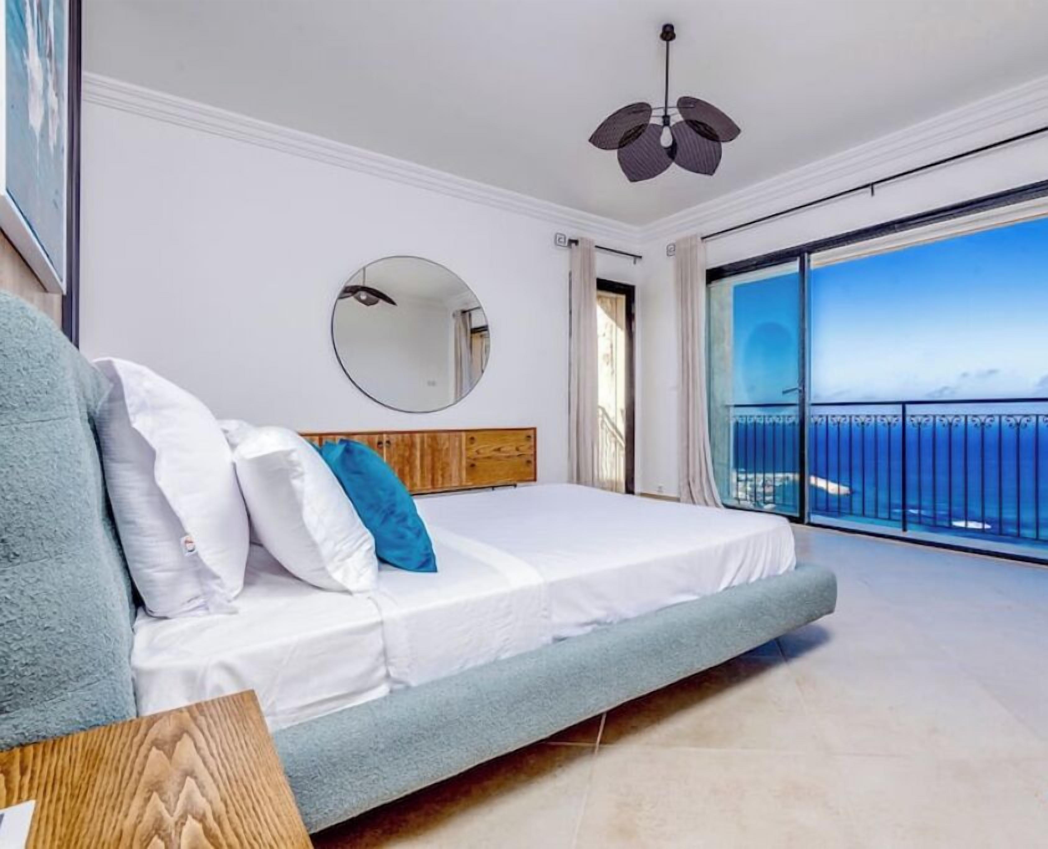 Fer et planche à repasser, accès Internet, draps fournis