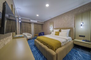 Deluxe Room, Air conditioning, Mountain View | In-room safe, desk, laptop workspace, blackout curtains - Hanzade Hotel (Edremit)