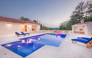 Piscina interna, piscina externa