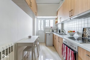 Kühlschrank, Ofen, Herdplatte, Geschirrspüler