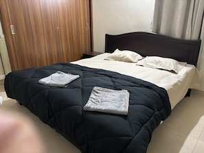 2 bedrooms, iron/ironing board, WiFi, bed sheets