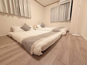 3 室のベッドルーム、セーフティボックス (室内)、アイロン / アイロン台、WiFi (無料)