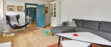 Televisión y chimenea