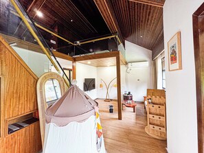 Senior Suite, Hill View | Individually decorated, individually furnished, free WiFi - White Magpie Mountain Residence (Enshi)