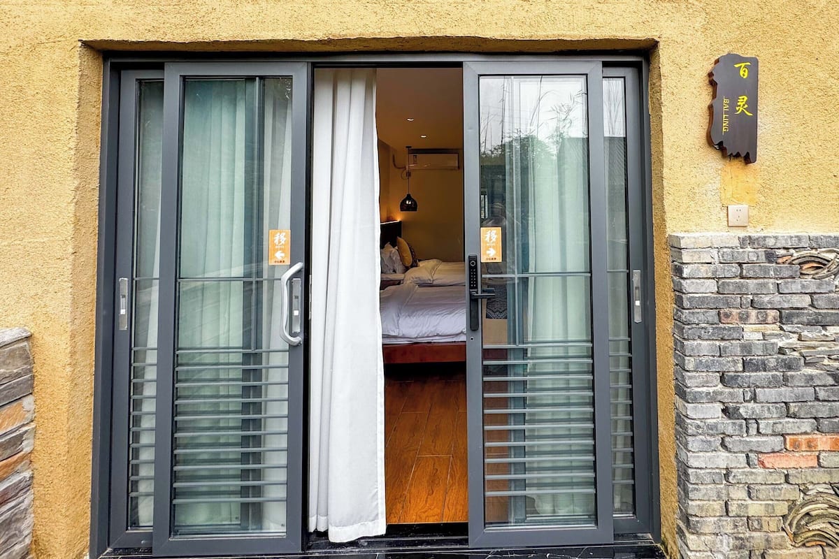 City Twin Room, Hill View | Individually decorated, individually furnished, free WiFi