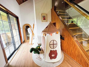 Suíte sênior, vista para a colina | Comodidades do quarto