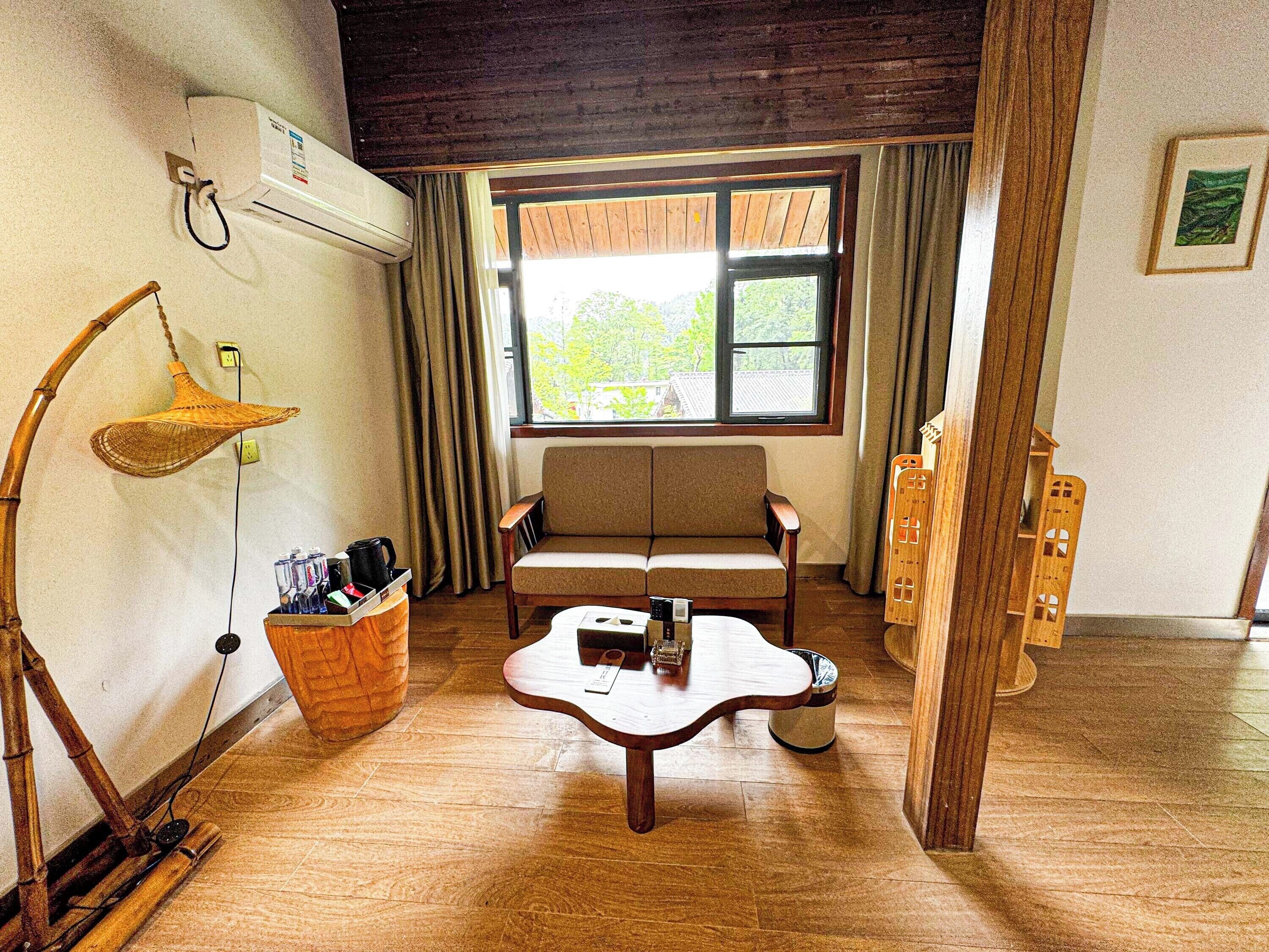 Senior Suite, Hill View | Room amenity