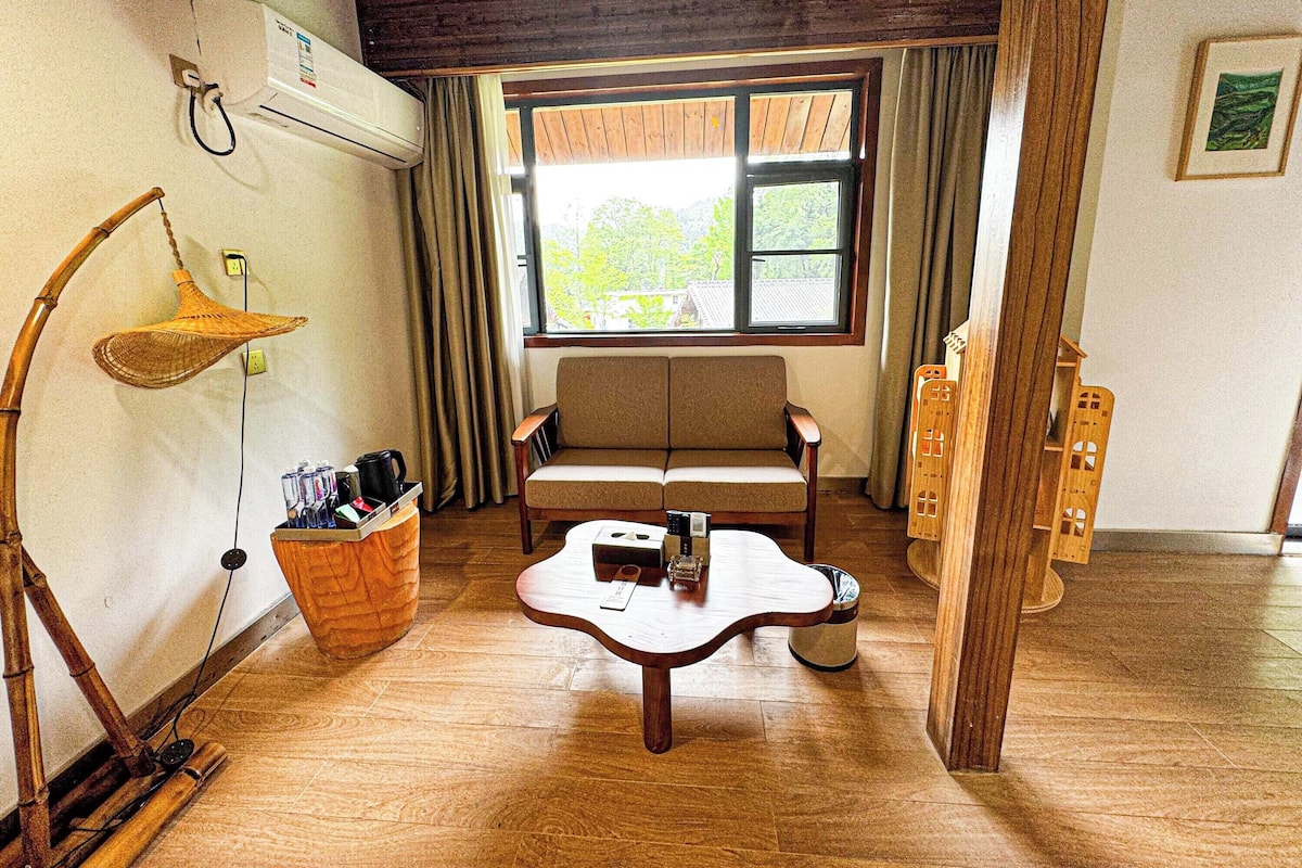 Senior Suite, Hill View | Room amenity