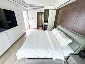 Kamar Double Mewah, patio, pemandangan bukit | Didekorasi berbeda-beda dan dilengkapi dengan perabotan berbeda-beda