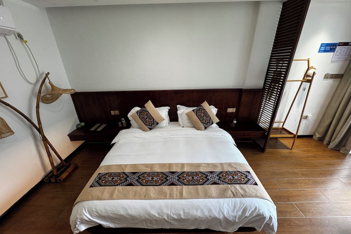 Standard Double Room, Hill View | Individually decorated, individually furnished, free WiFi