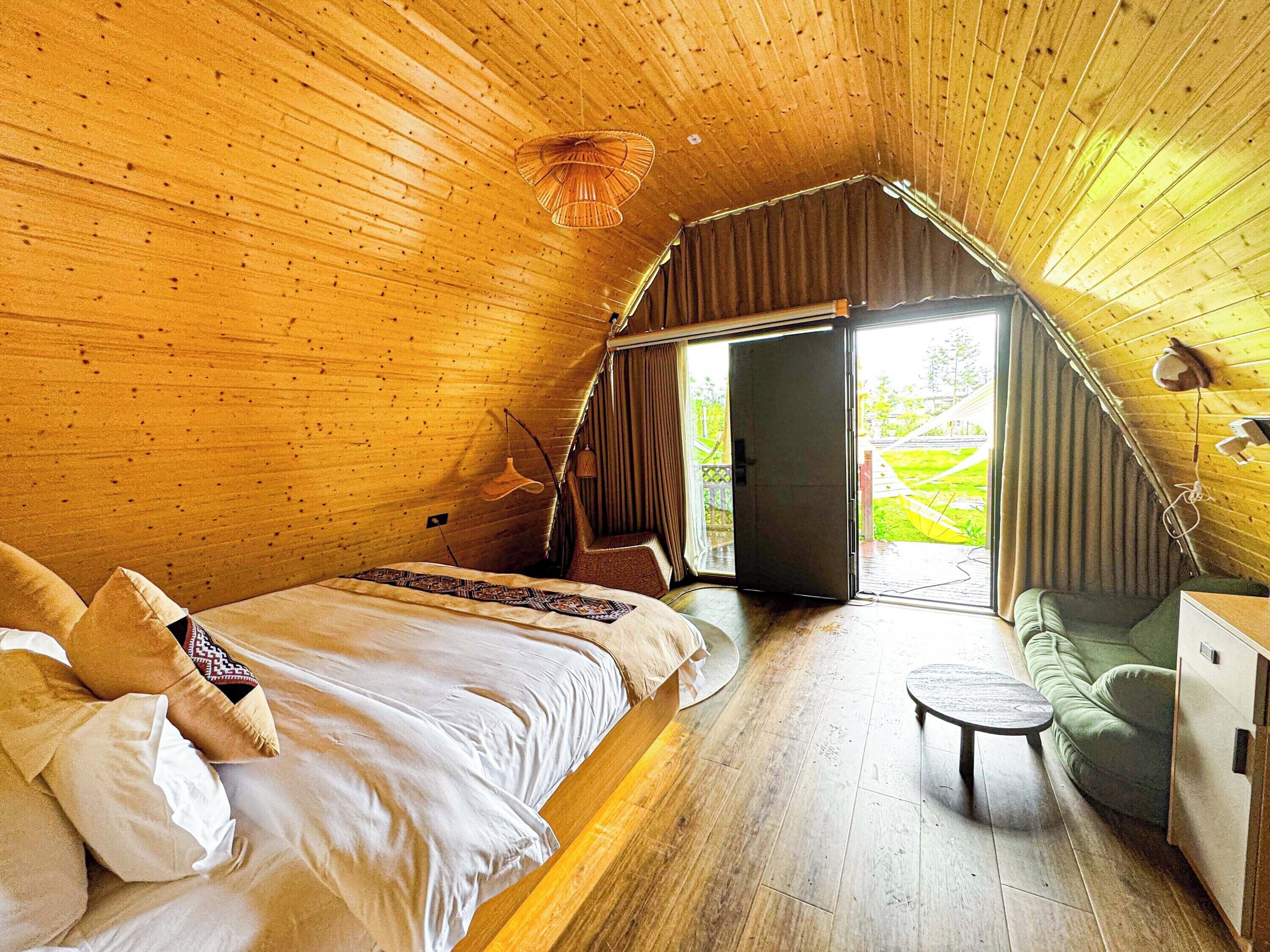 Signature Double Room, Hill View | Individually decorated, individually furnished, free WiFi