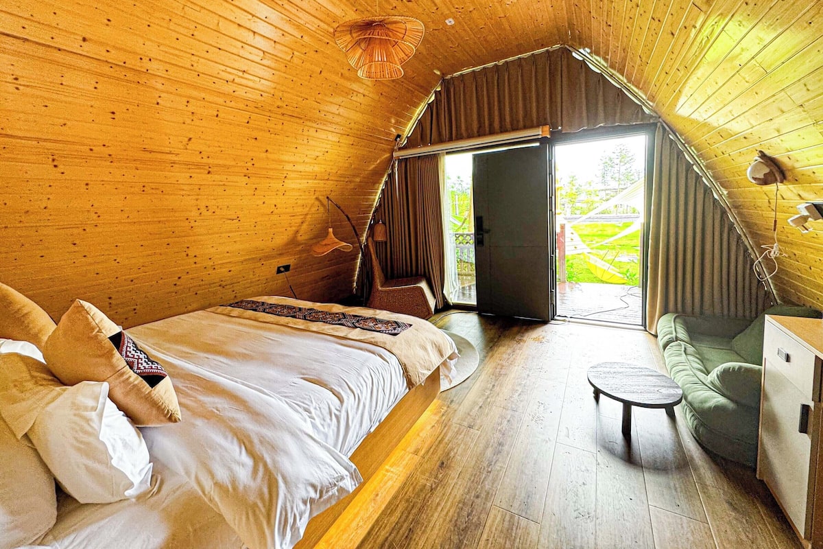 Signature Double Room, Hill View | Individually decorated, individually furnished, free WiFi