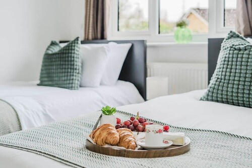 Fowler House 2BRParking,WIFI Contractor Gatwick