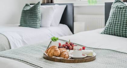 Fowler House 2BRParking,WIFI Contractor Gatwick