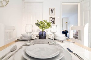 Dining - Hailsham House Modern 2BR with Free W-IFI (Hailsham)