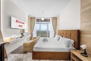 Iron/ironing board, WiFi, bed sheets - Free housekeeping visits during your stay - StayShort - Cozy Studio in DAMAC Hills that Sleeps 2 (DAMAC Hills)