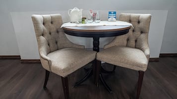 Sistema de insonorización, wifi gratis y acceso para silla de ruedas