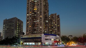 A high-rise building with multiple floors, large windows, and balconies. - JinglaiHotel SouthBundXintiandi Branch (Shanghai)