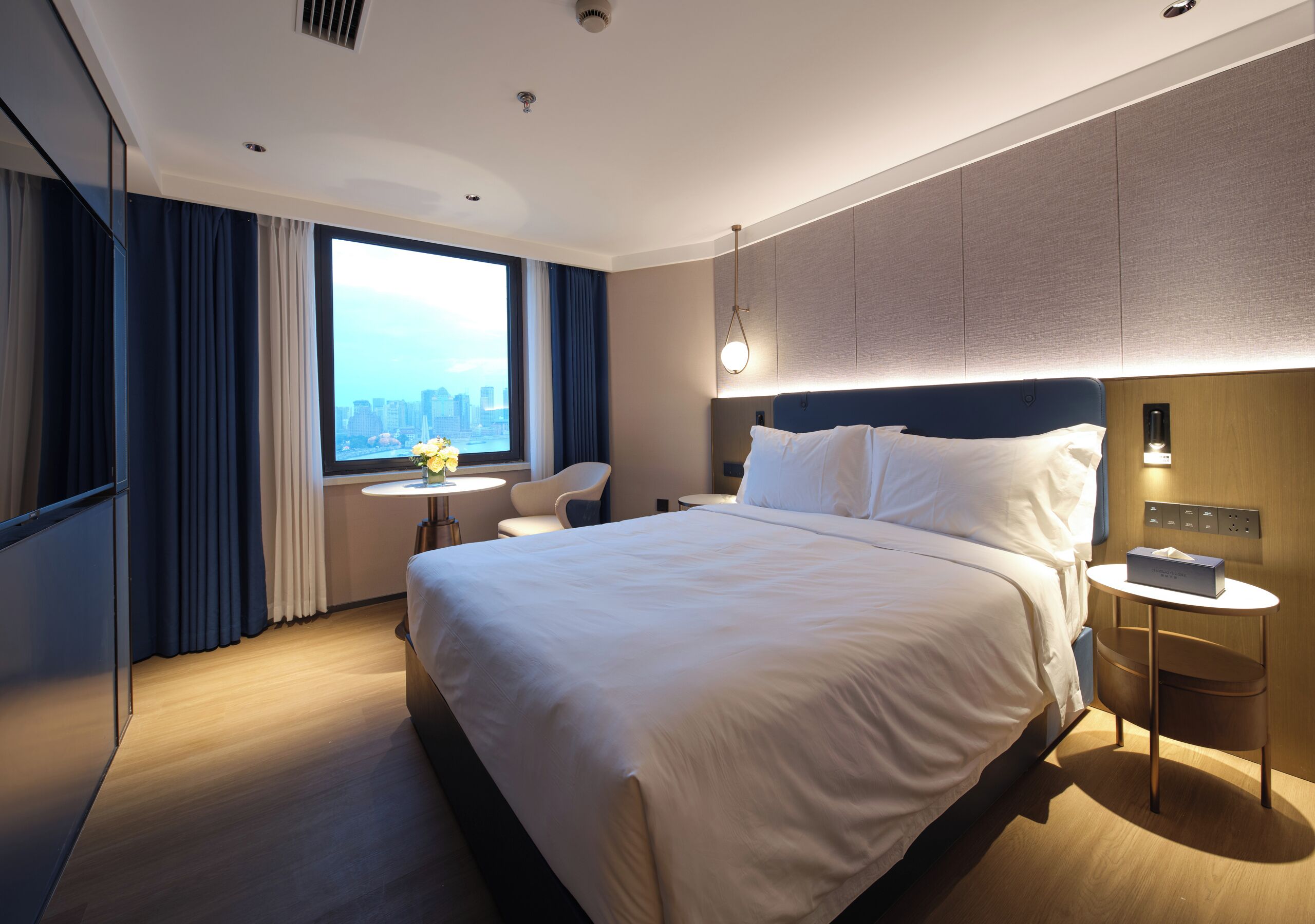 Luxury Double Room, City View | Desk, laptop workspace, blackout drapes, soundproofing