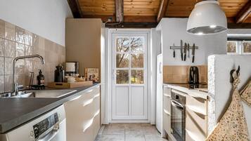 Kühlschrank, Geschirrspüler, Kochgeschirr/Geschirr/Besteck