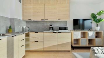 Fridge, microwave, stovetop, dishwasher